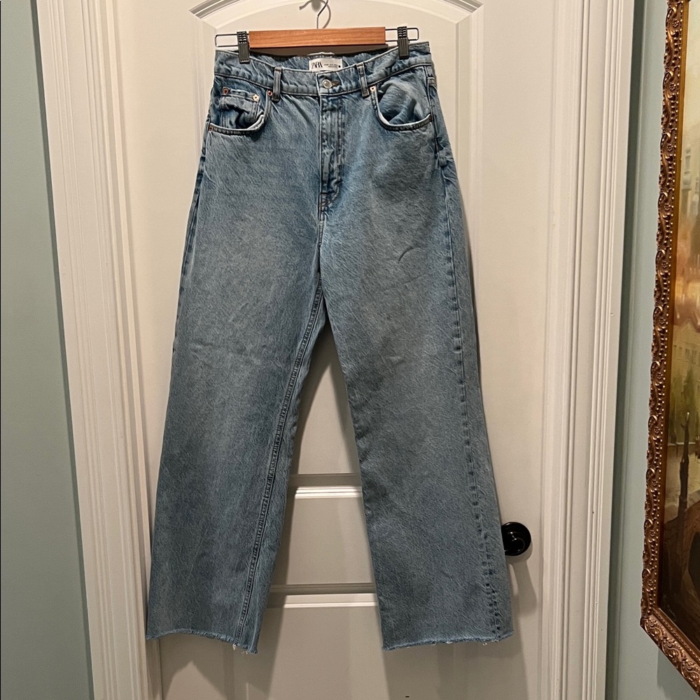 Zara high waisted 90’s denim, great condition, wide leg, raw hem